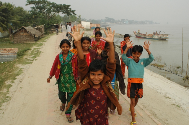 Glade jenter i Bangladesh som ikke frykter framtiden.